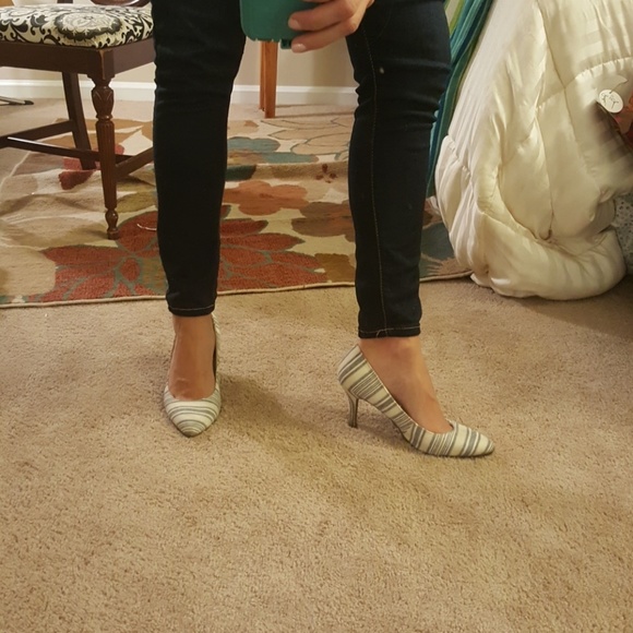 Adorable Saucy High Heels - Picture 3 of 6